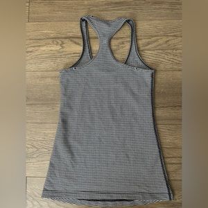 Lululemon size 4 houndstooth tank